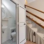 Pocket House *